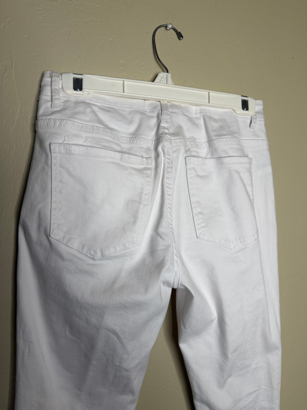 Boston Proper White Embroidered Floral Jeans with Blue Appliqué - Picture 7 of 8